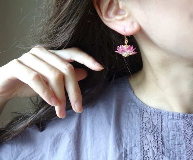 蓮のピアス/イヤリング/ノンホールピアス 【7月誕生月花