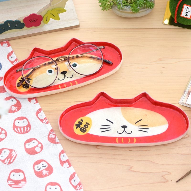 [Pre-order] Cute Daruma Cat and Dog Glasses Tray Made of Shells - Eyeglass Cases & Cleaning Cloths - Shell Red