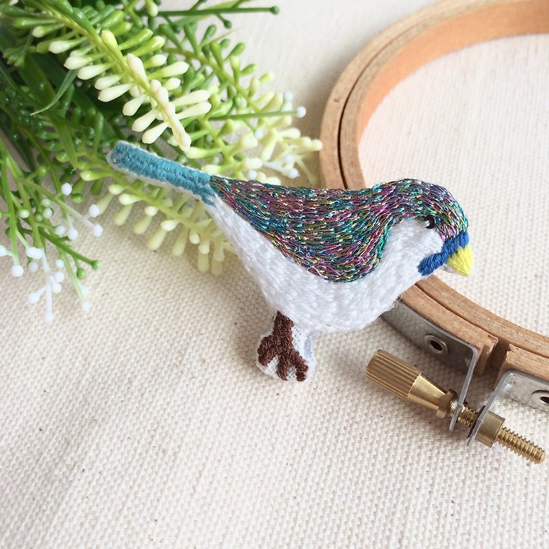 手作り刺繡※鳥用のゴージャスな色とりどりのピン