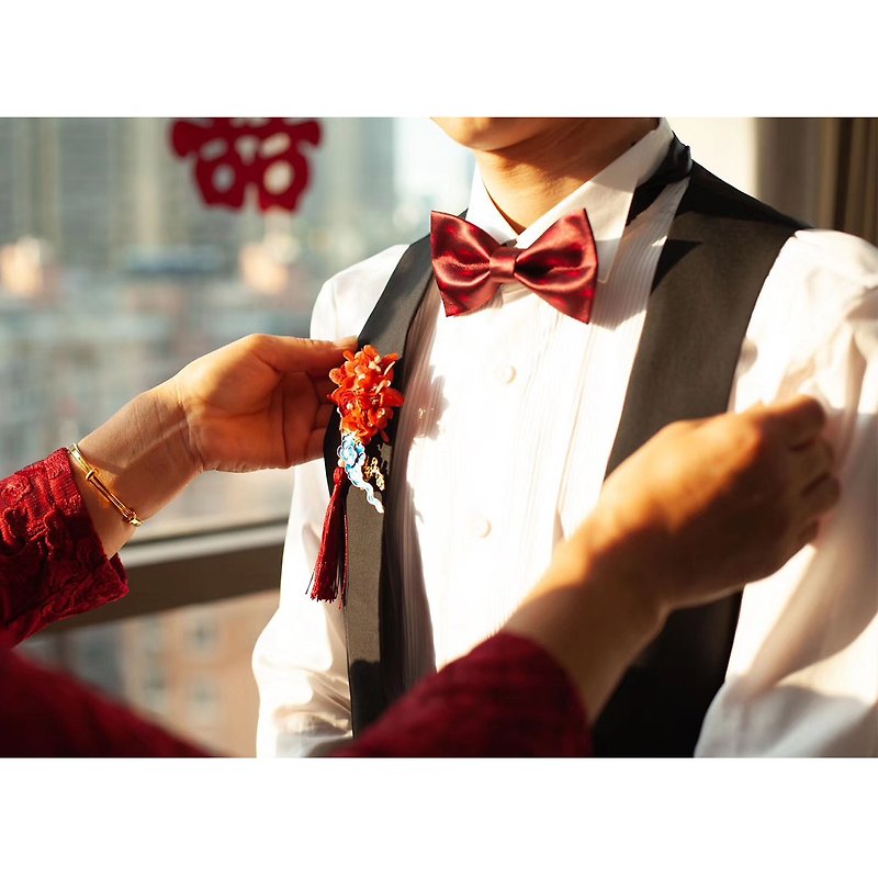 Traditional Chinese wedding corsage for bridegroom - เข็มกลัด/ข้อมือดอกไม้ - พืช/ดอกไม้ 
