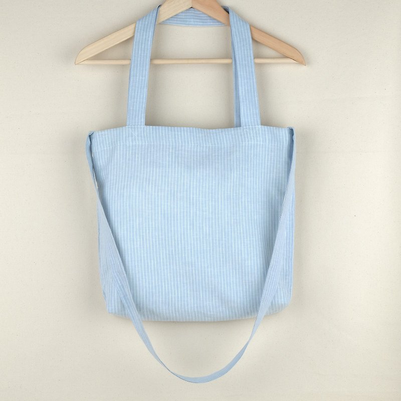 Sky Blue Striped Linen Tote Bag - กระเป๋าแมสเซนเจอร์ - ผ้าฝ้าย/ผ้าลินิน สีน้ำเงิน