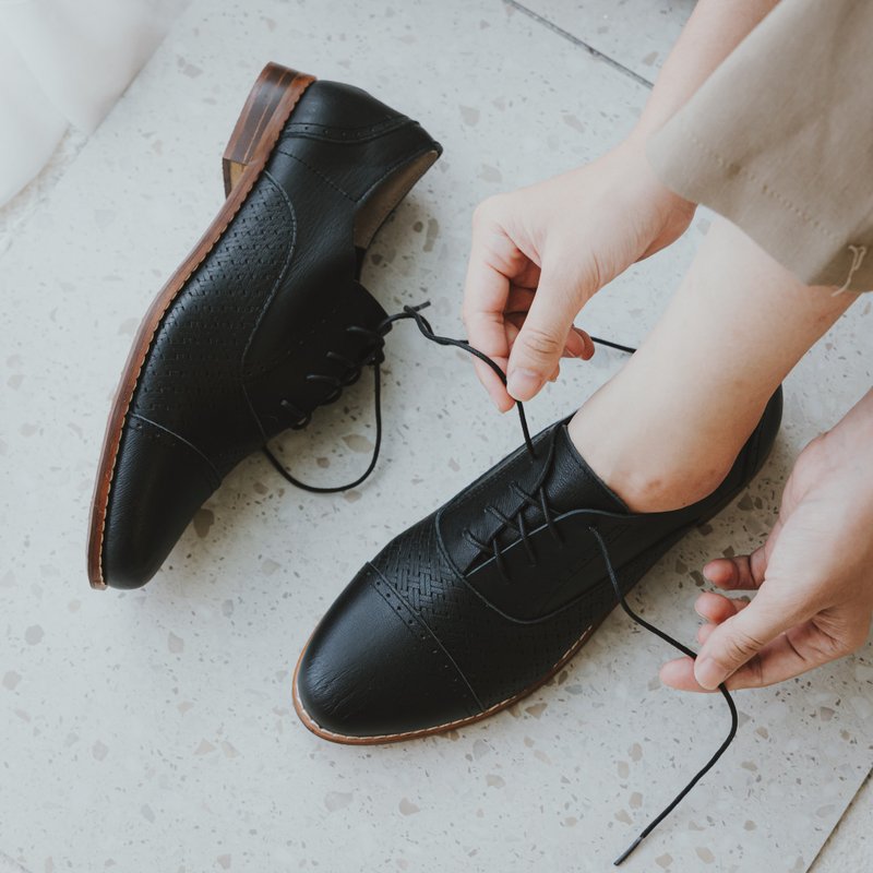 Classic embossed Oxford shoes | Black | Taiwan handmade shoes MIT - รองเท้าอ็อกฟอร์ดผู้หญิง - หนังแท้ สีดำ