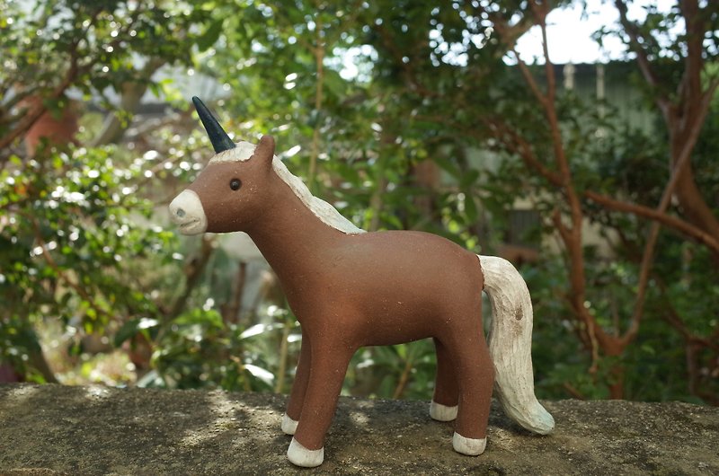 unicorn sculpture - ตุ๊กตา - ดินเผา สีนำ้ตาล