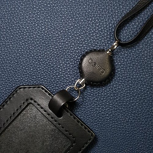 BeingLife 天然牛皮革橫直式兩用證件套(含頸繩+鋼絲線伸縮扣)_黑色