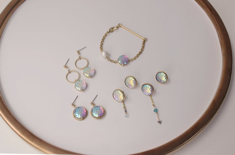 *hippie* Irised Mermaid Scale Brass Circle Earrings -Purple Light - Earrings & Clip-ons - Other Metals Purple