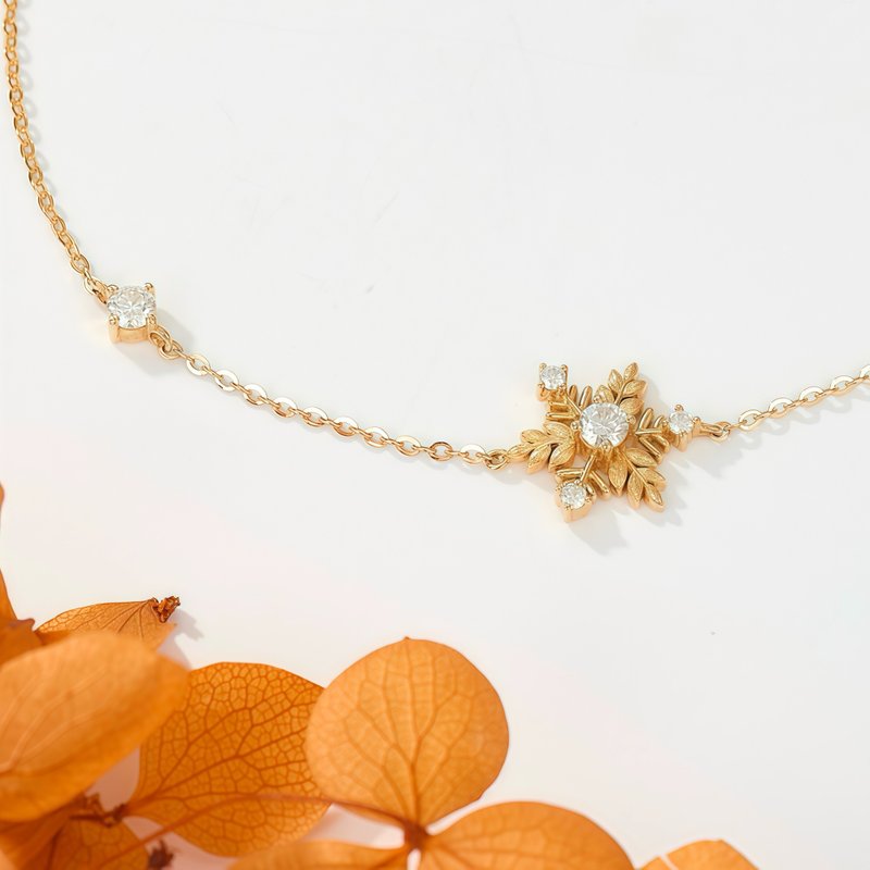 The 18K gold snowflake - shaped bracelet for attracting wealth brings good luck - Bracelets - Other Materials Yellow