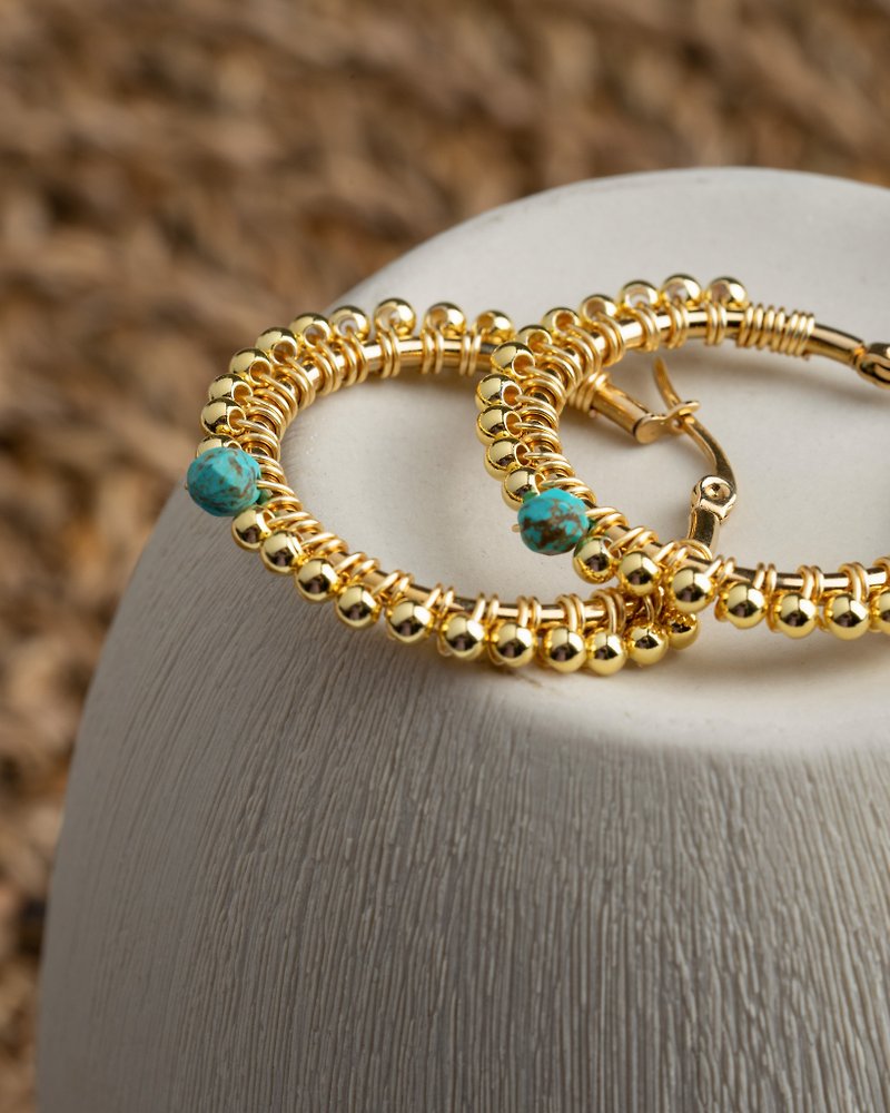 Large Zuri Hoops in Turquoise (18K Gold Plated Turquoise Hoops) - ต่างหู - สแตนเลส สีทอง