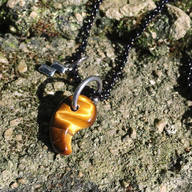 【遺失物】天然石 鉤 翡翠 獣歯 虎目石雷光守護神 ネックレス - ネックレス - 宝石 ブラウン