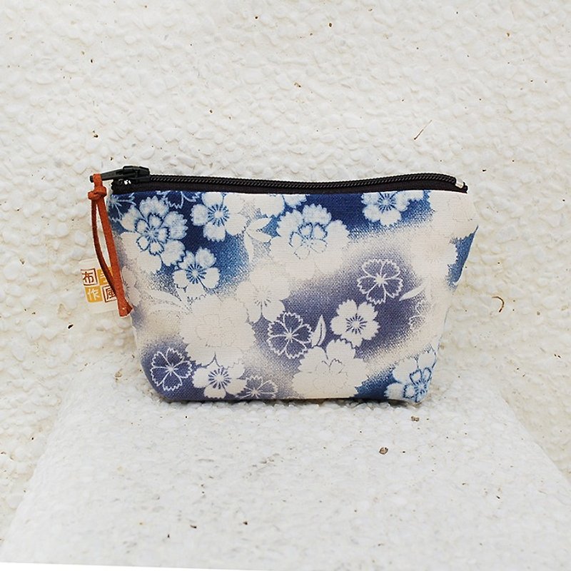 Gradient cherry blossom coin purse - กระเป๋าใส่เหรียญ - ผ้าฝ้าย/ผ้าลินิน สีน้ำเงิน