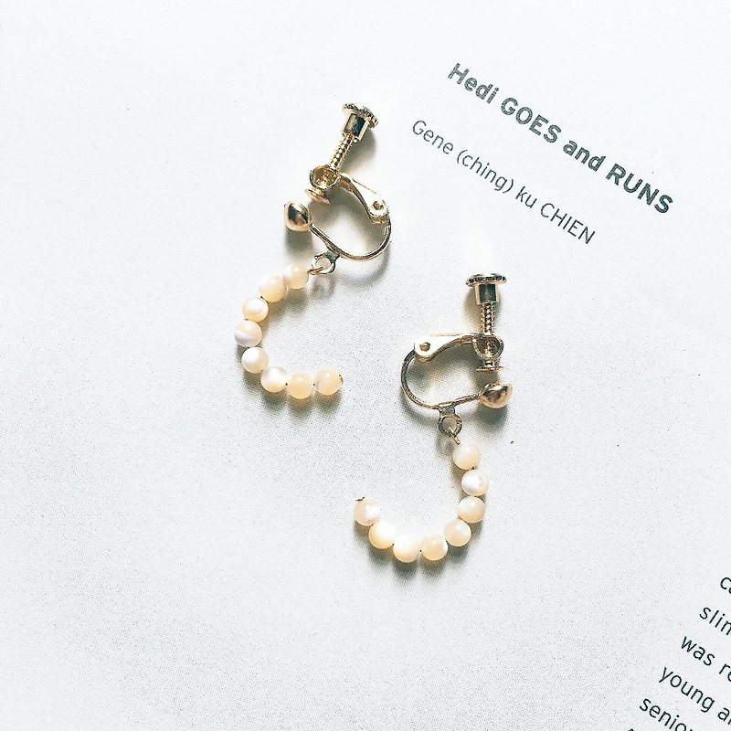 Mini Meniscus Bead Earrings, Clip-On, Ear Pins Optional - ต่างหู - เปลือกหอย ขาว