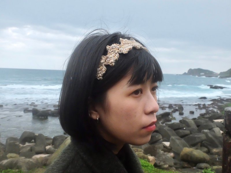 珊瑚 手工編織髮帶 綁帶式 杏 - 髮箍/髮帶 - 棉．麻 卡其色