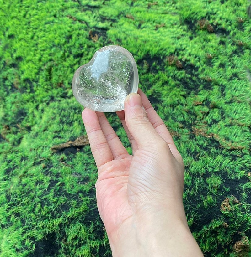 天然彩虹帶彩白水晶大愛心| 淨化負能量|快速出貨 風水擺件 - 擺飾/家飾品 - 水晶 多色