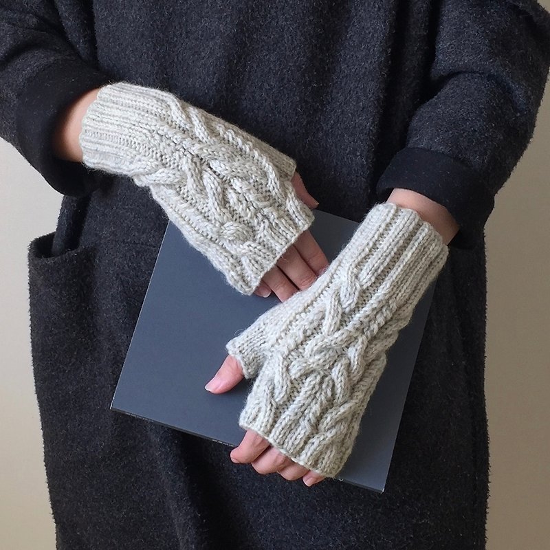 Xiao fabric - hand-knit wool three-dimensional pattern exposed finger gloves-Snow Board (Spot) - Gloves & Mittens - Wool White