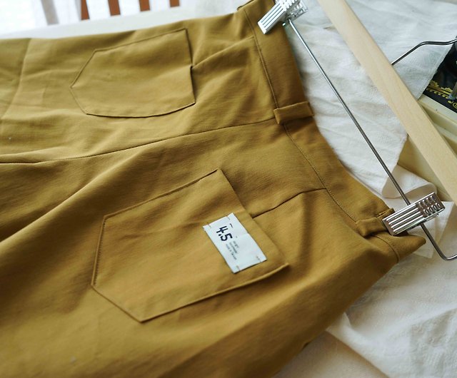 Design hand-made-maple mustard neutral boyish style pleated three-quarter  wide pants - Shop 4.5studio Women's Shorts - Pinkoi