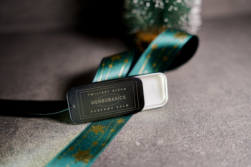 【聖誕禮物必備】滿心雛菊芳香 暮光花語 Twilight Bloom 香膏 - 香水/香膏 - 其他金屬 黑色