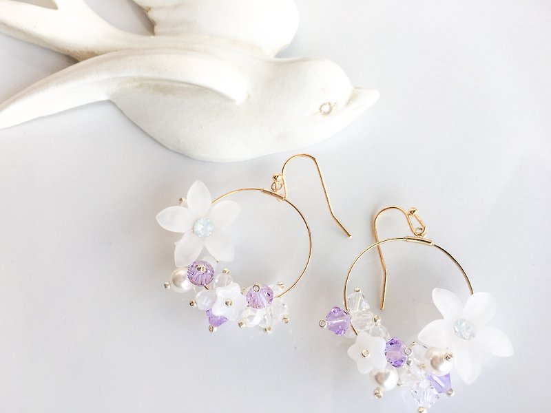 Loop earrings with jasmine motif ~ Violet ~ - ต่างหู - แก้ว สีม่วง