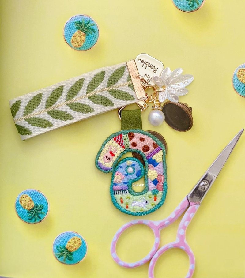 Letter Keychain - 吊飾 - 棉．麻 