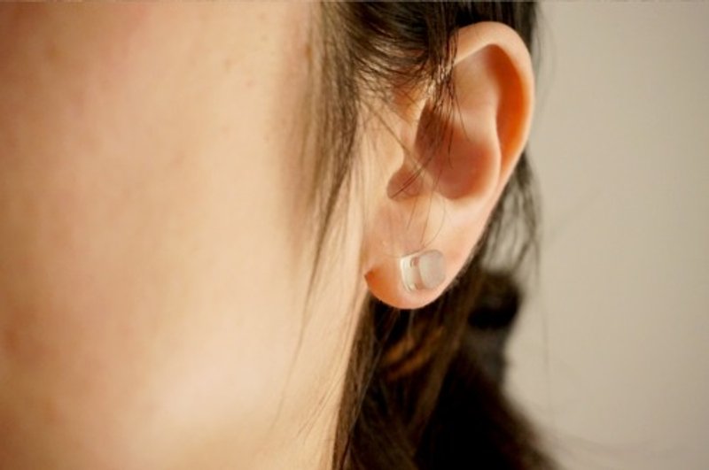 〈 cube 〉  pierced earring ｜ 粒ピアス - 耳環/耳夾/耳骨夾 - 其他金屬 