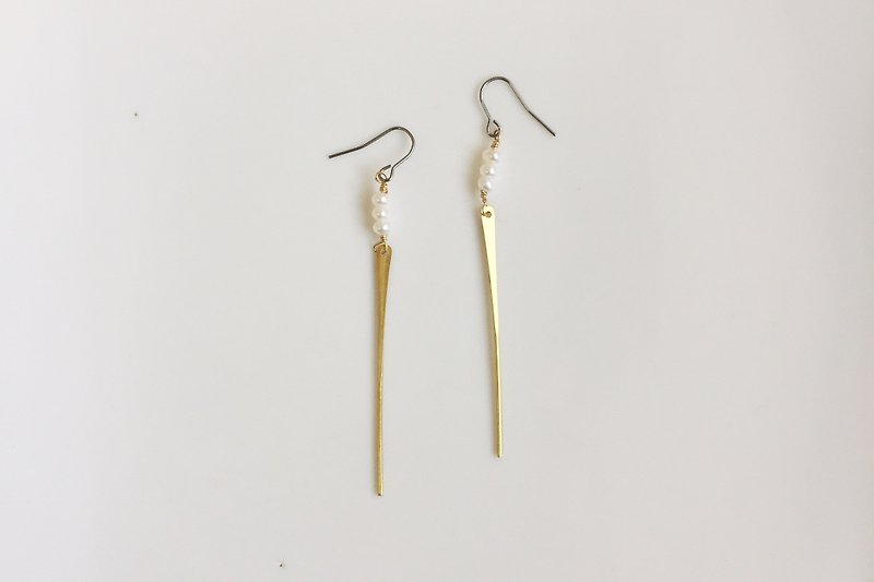 Whiskey brass shape earrings - ต่างหู - โลหะ สีทอง
