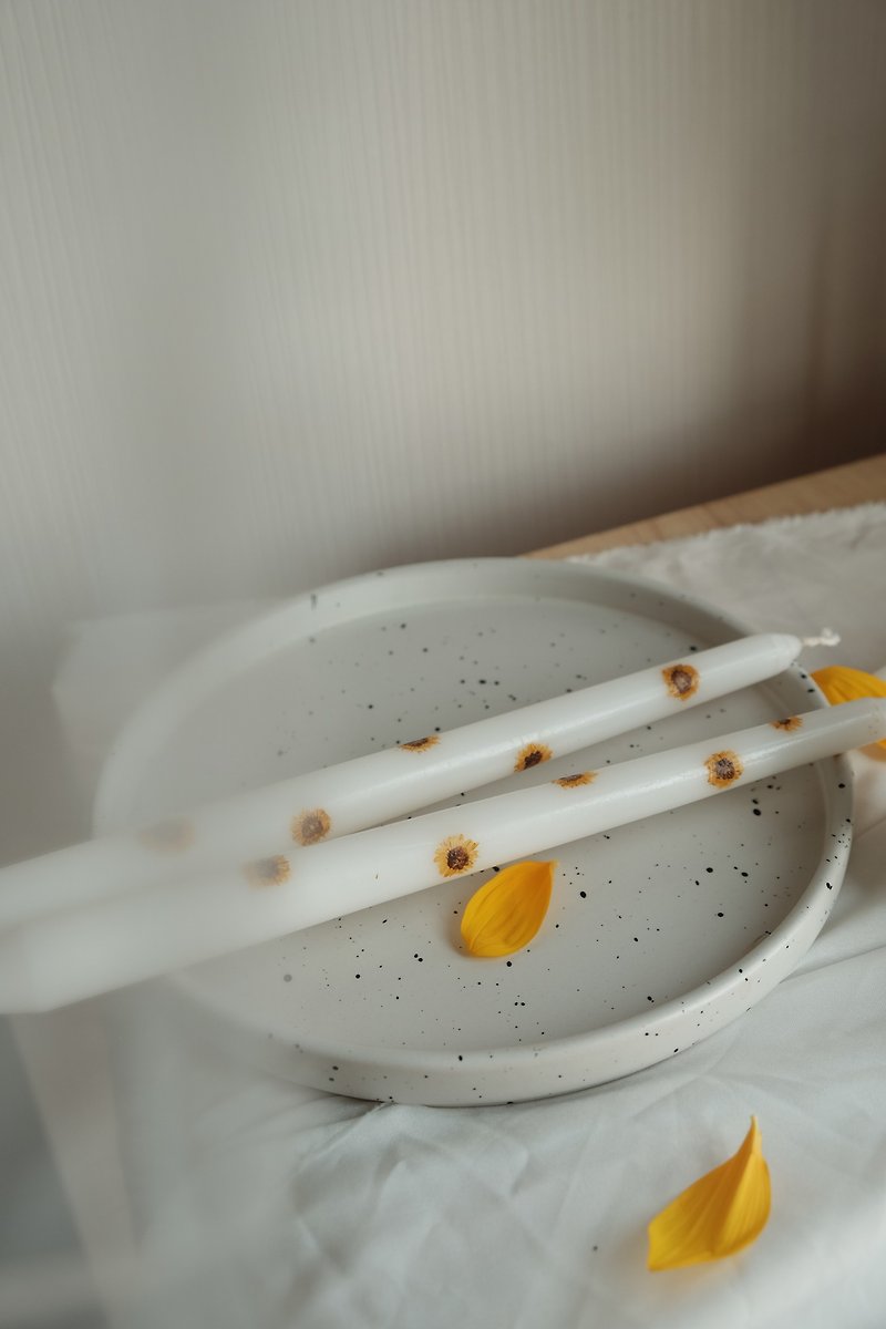 Hand Painted Taper Sunflower Candles - 香薰蠟燭/燭台 - 其他材質 白色