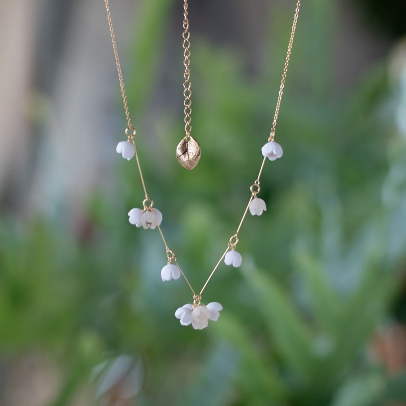 Small Flower necklace / stainless steel / White - สร้อยคอ - ดินเหนียว ขาว