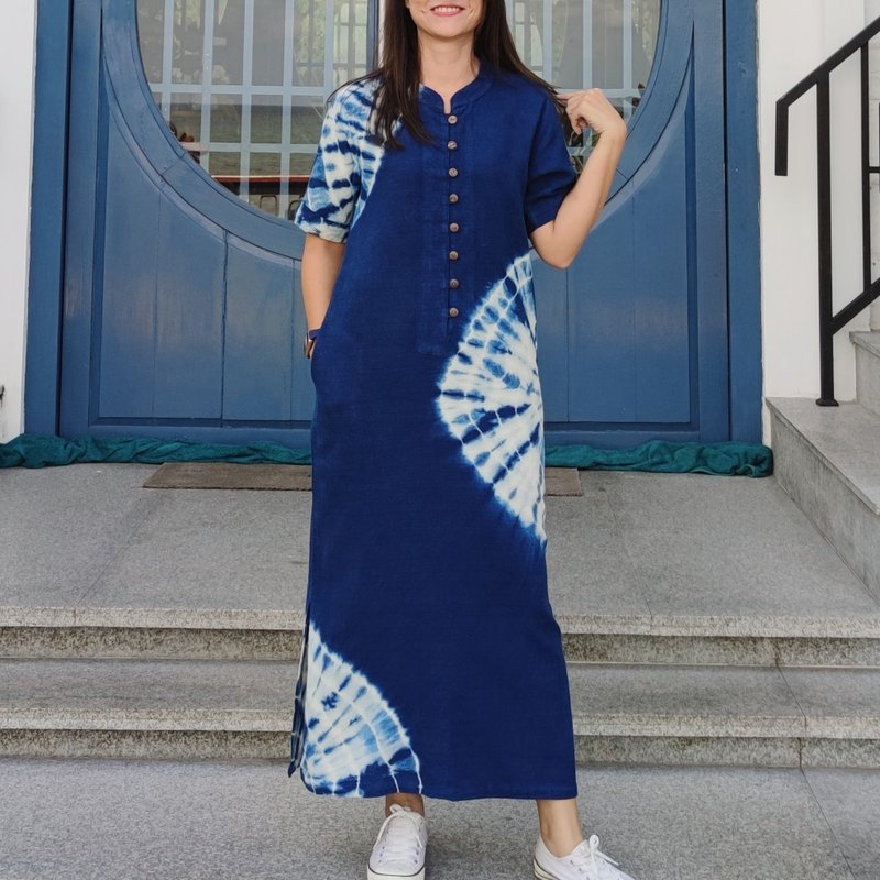 Indigo Mandarin Collar Shoulder Tie Dye Dress - 洋裝/連身裙 - 棉．麻 藍色