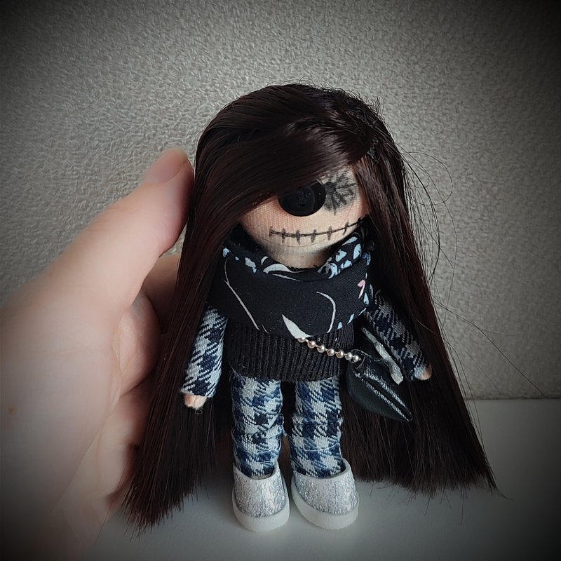 Creepy Doll.  Small creepy doll. Horror doll decor. Handmade doll. - ตุ๊กตา - ผ้าฝ้าย/ผ้าลินิน หลากหลายสี