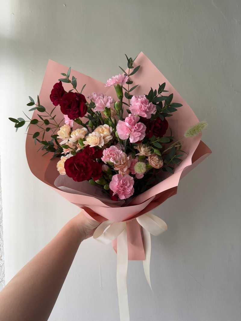 三色康乃馨花束 深淺粉+紅色 母親節花束 鮮花 - 擺飾/家飾品 - 植物．花 粉紅色