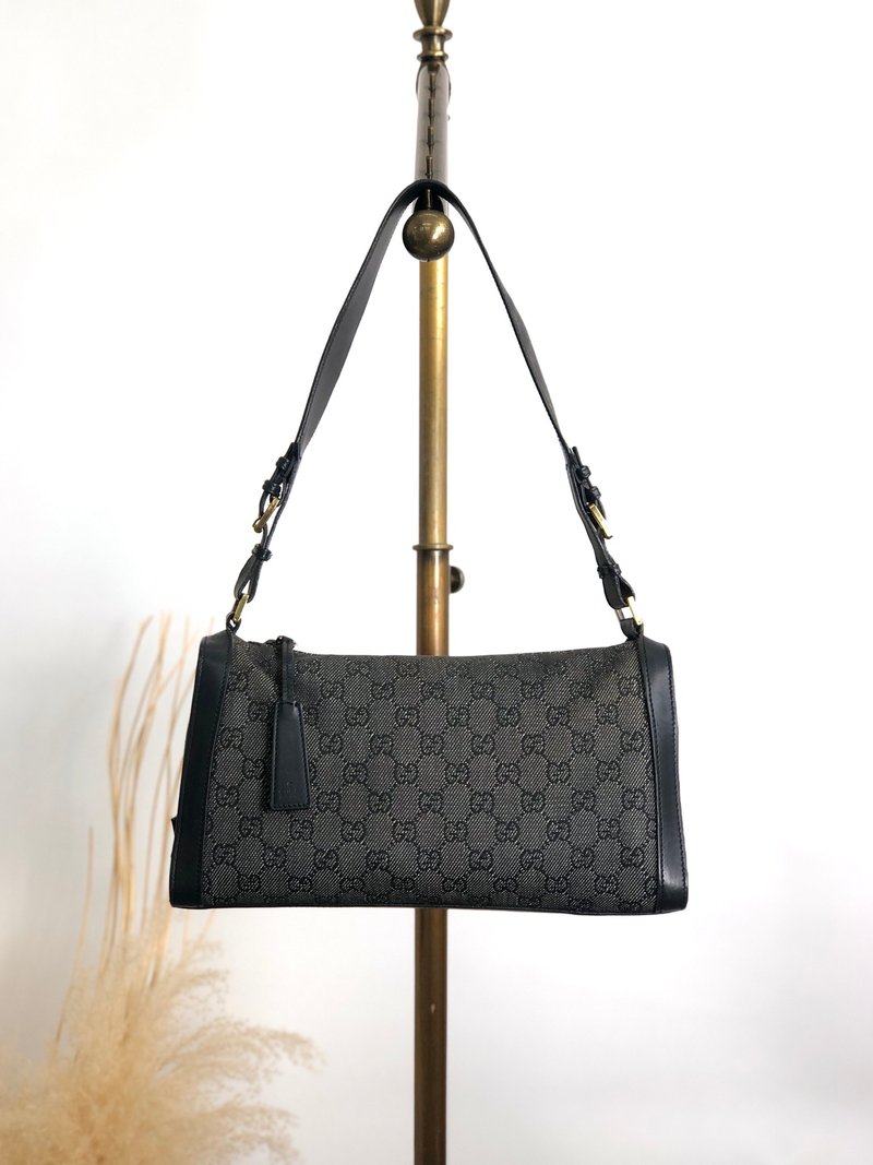 【 日本直送　名牌中古包 】GUCCI グッチ ショルダーバッグ ブラック ロゴチャーム キャンバス セミショルダーバッグ vintage d88h44 - 側背包/斜背包 - 棉．麻 黑色