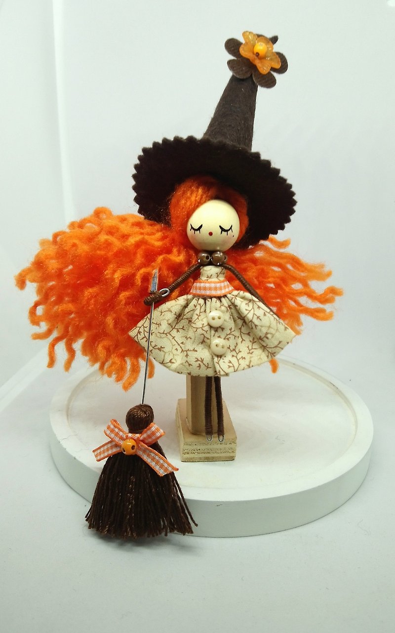 Witch brooch doll - Brooches - Wood Brown
