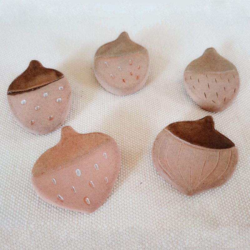 Handmade acorn pin - Brooches - Pottery 