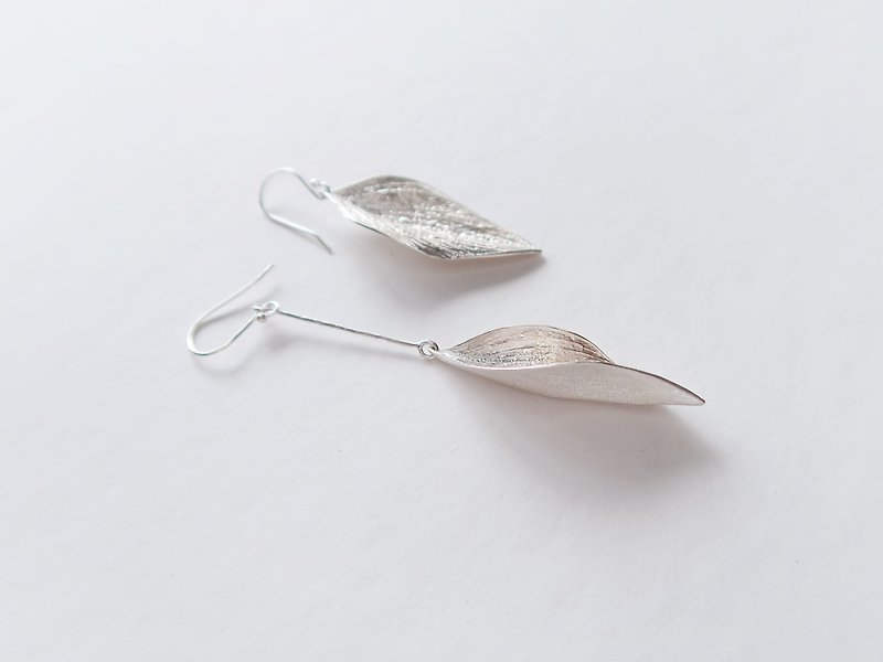Exclusive pair of 925 sterling silver forest style floating forest leaf asymmetric ear hook earrings - Earrings & Clip-ons - Sterling Silver White