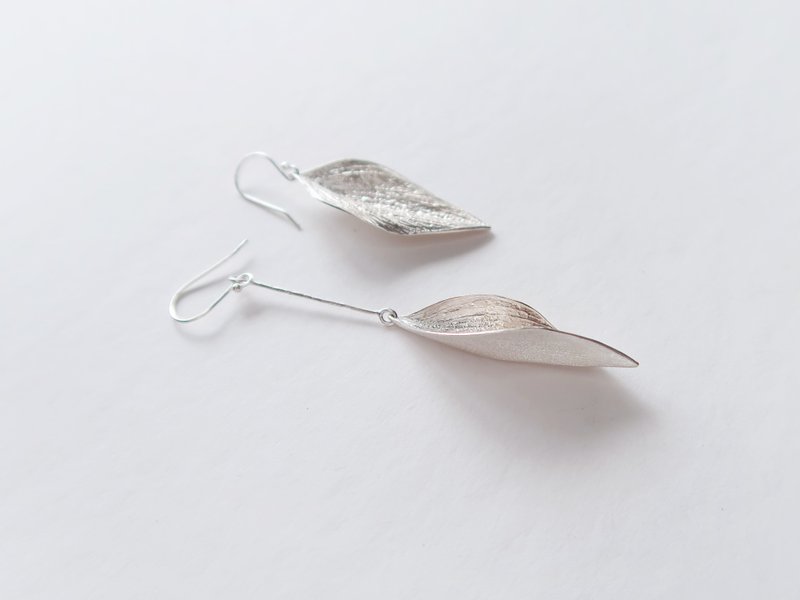 Exclusive pair of 925 sterling silver forest style floating forest leaf asymmetric ear hook earrings - ต่างหู - เงินแท้ ขาว