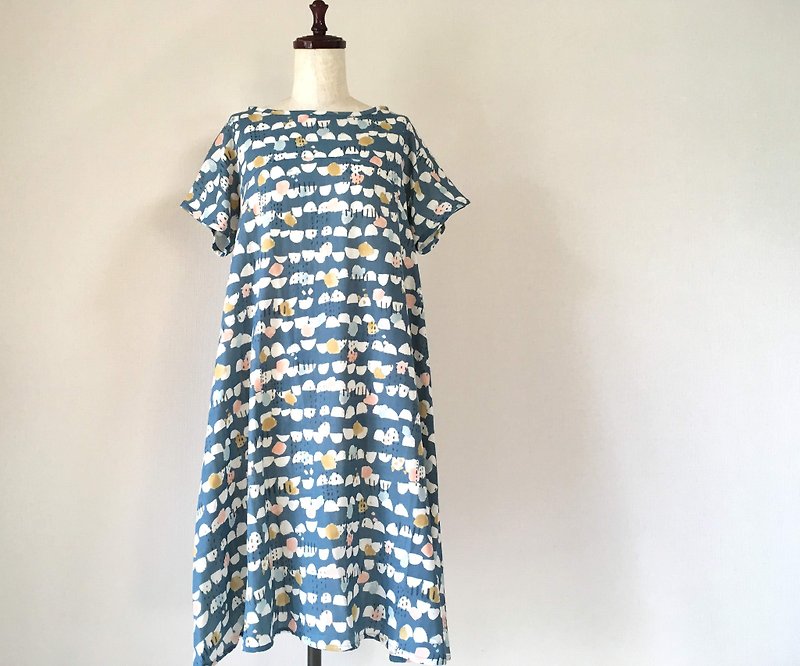 雨と山　ダブルガーゼのフレアワンピース　コットン　半袖 - 連身裙 - 棉．麻 藍色