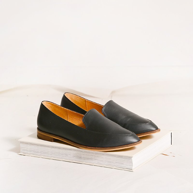 Pointy-toe Loafers   Black - Women's Oxford Shoes - Genuine Leather Black