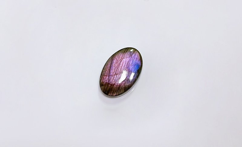 Mining purple labradorite (slightly flat oval) - ของวางตกแต่ง - หิน 