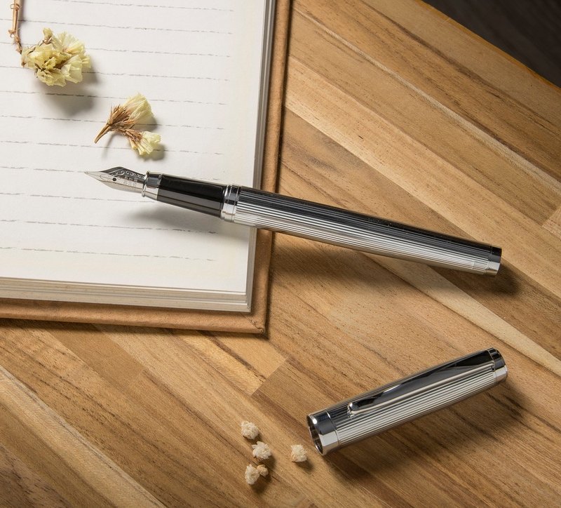 【DT&CREATION】 Elegant fountain pen with exquisite details - straight lines - Fountain Pens - Other Metals Silver