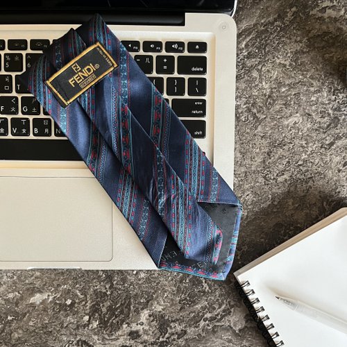 極美品 FENDI ネクタイ × イタリア製 極上ウール ダブルスーツ XL 中古・古着通販】FENDI (フェンディ) ネクタイ ブルー サイズ