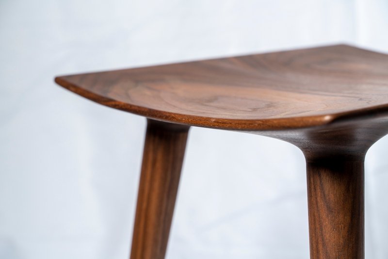 Walnut lotus curved square stool - เก้าอี้โซฟา - ไม้ สีดำ