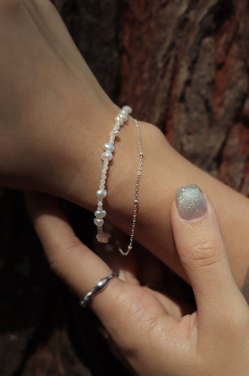 Pearl Bracelet—Nacre I natural pearl bracelet - สร้อยข้อมือ - ไข่มุก สีเงิน