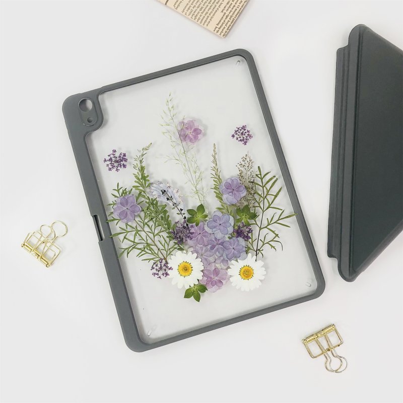 Purple White Flower and Green Leaf Pressed Flower iPad case iPad Air 11in 13in - เคสแท็บเล็ต - พืช/ดอกไม้ 