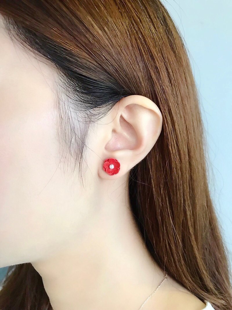 Leather Baby's breath Earrings │ ear pin style - ต่างหู - หนังแท้ หลากหลายสี