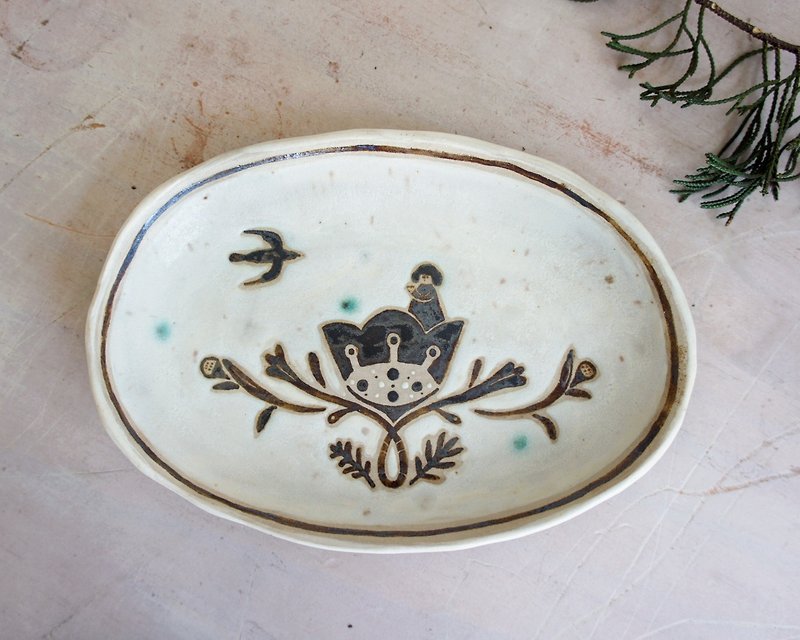 Hand-made pottery: good companion for life - small dish d. After the rainy season - จานเล็ก - ดินเผา ขาว