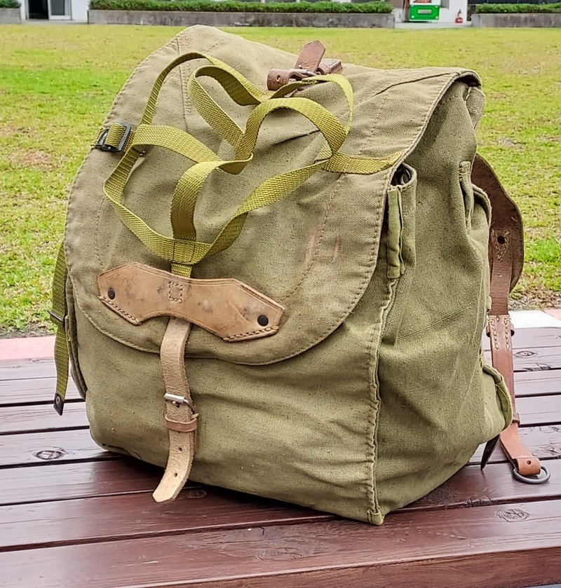 Vintage Romanian public thick canvas leather strap military backpack - Backpacks - Cotton & Hemp Green