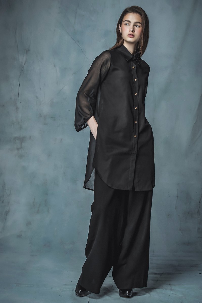 YUWEN black long version of the shirt - เสื้อเชิ้ตผู้หญิง - ผ้าฝ้าย/ผ้าลินิน สีดำ