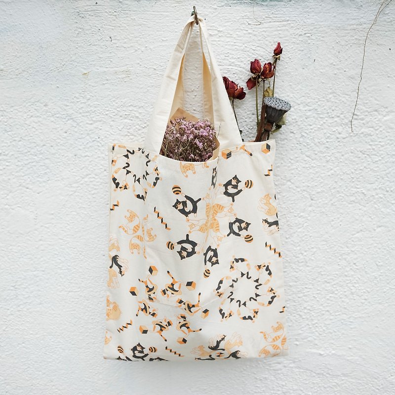 3 Layers Kaleidoscope Pattern tote bag - กระเป๋าถือ - ผ้าฝ้าย/ผ้าลินิน 