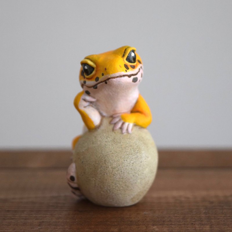 The leopardgecko  on the stone(Tangerine) - Items for Display - Other Materials Orange