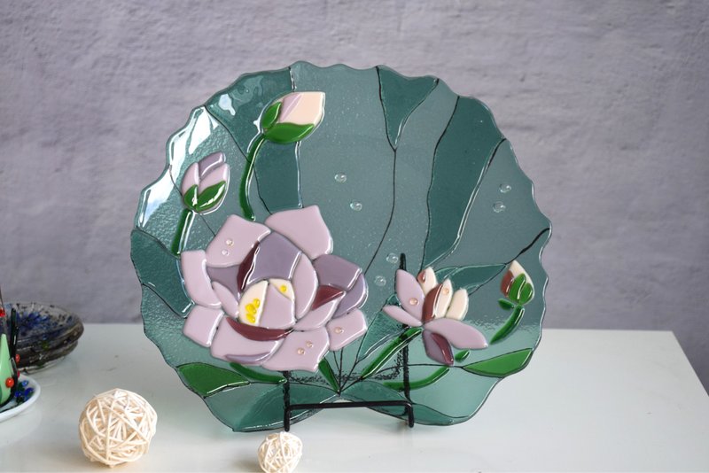 Lotus flower decorative plates - Fused glass dessert dish with lotus - 盤子/餐盤/盤架 - 玻璃 綠色