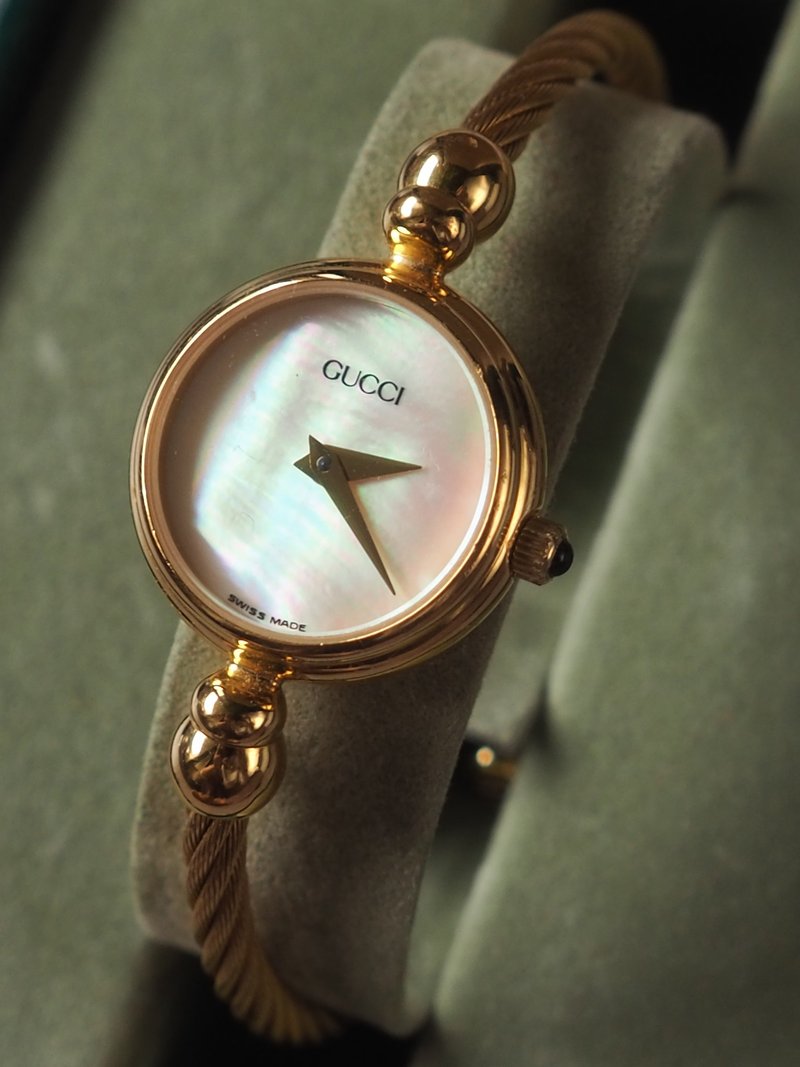 GUCCI Shell Bangle Watch Gold Vintage - นาฬิกาผู้หญิง - สแตนเลส สีทอง