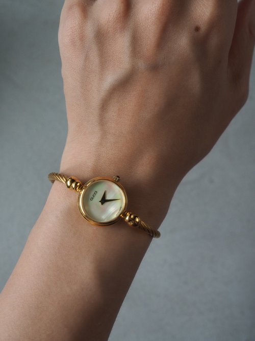 Gucci 腕時計 2700L ゴールドバングル Vintage 稼働品 訳アリ Gucci Women Watch 2700L Classic Gold Bangle – Vintage Working for